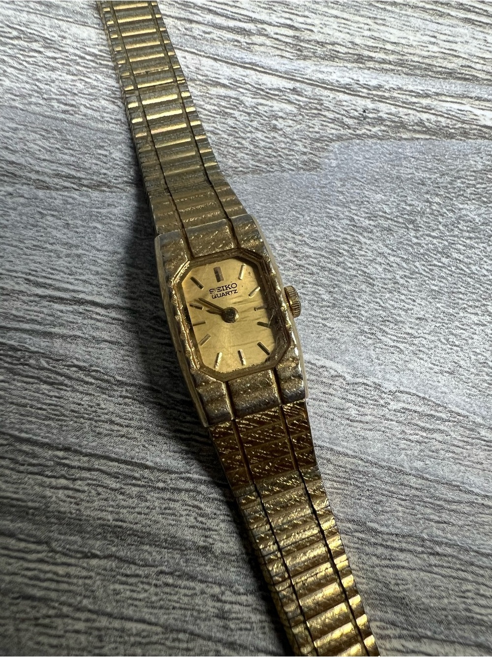 Seiko Gold Women's Bracelet Watch 2E20-5129